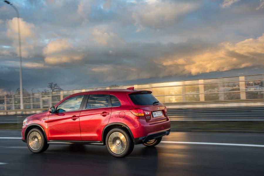  Mitsubishi ASX 2016 года  (фото 32 из 50)